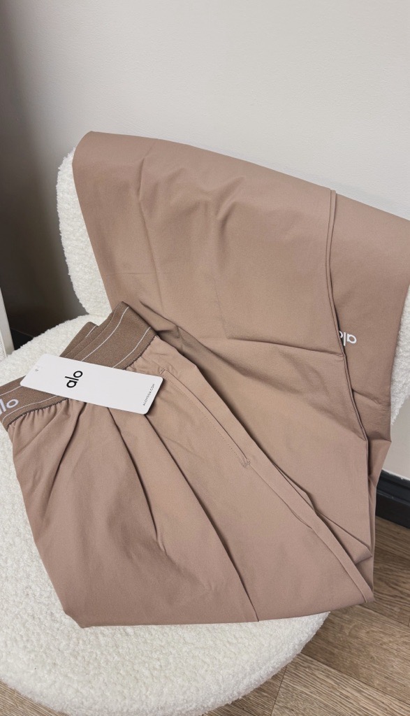 nude trousers